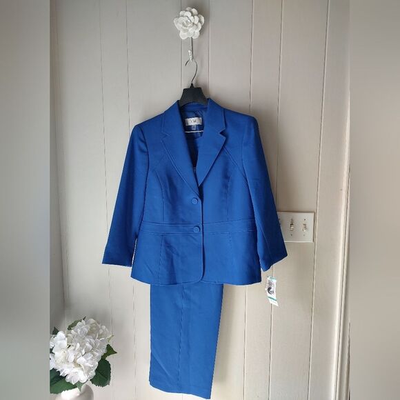 NWT Le Suit Cobalt Cerulean Blue Pantsuit • Size 16P • Two-Piece Blazer & Pants - Picture 2 of 9